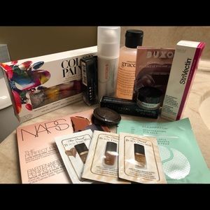 FREE beauty samples with every purchase!